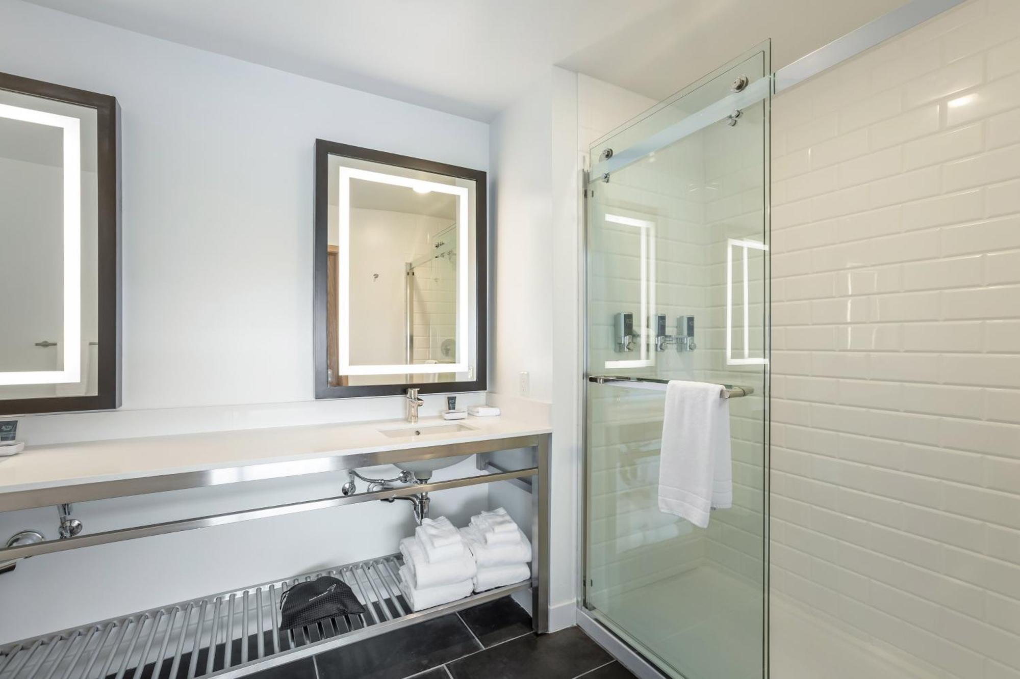 Four Points By Sheraton Elkhart Bagian luar foto