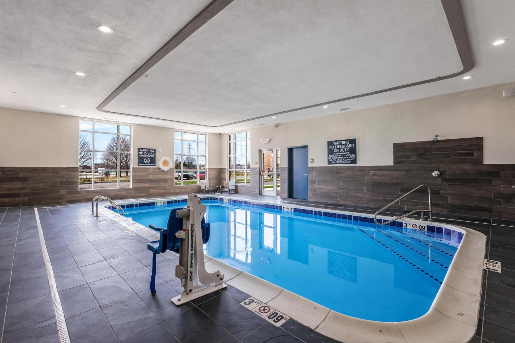 Four Points By Sheraton Elkhart Bagian luar foto