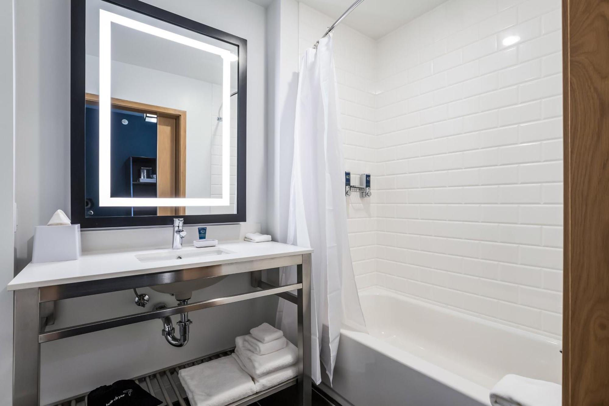 Four Points By Sheraton Elkhart Bagian luar foto