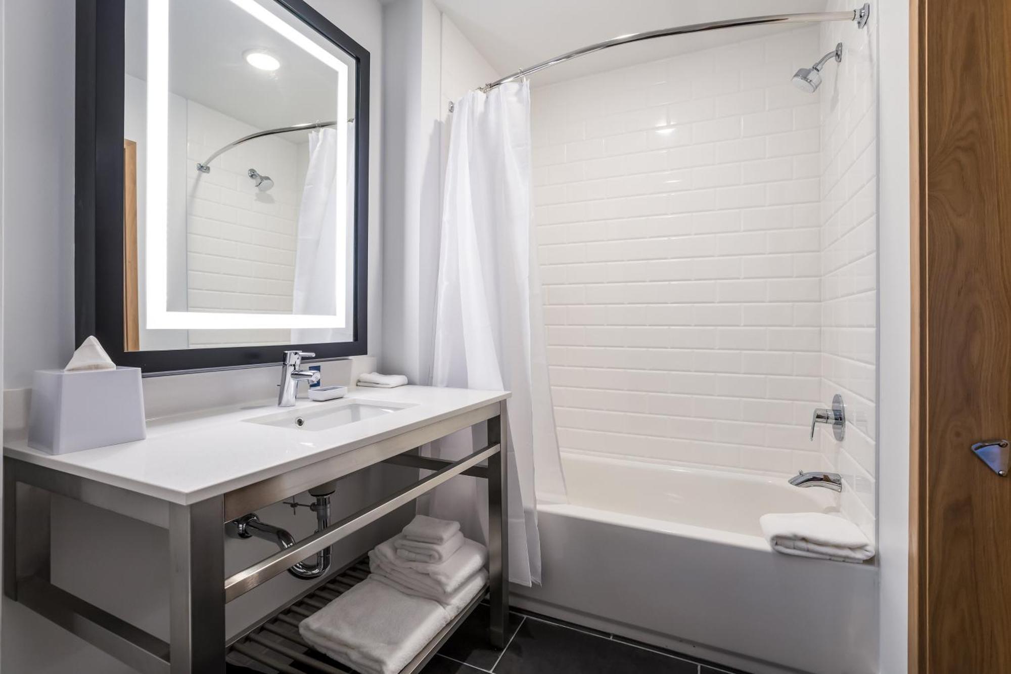 Four Points By Sheraton Elkhart Bagian luar foto