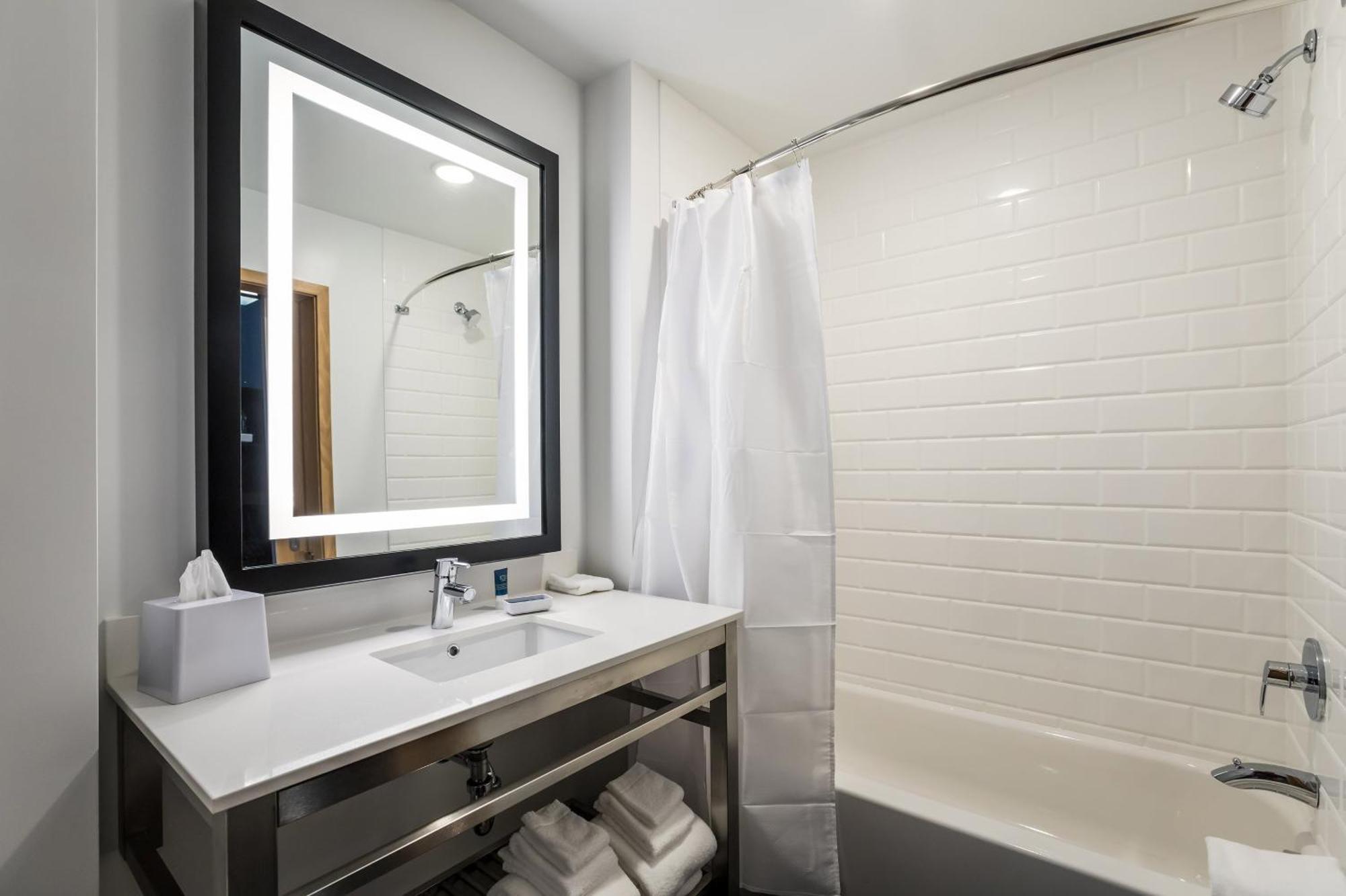 Four Points By Sheraton Elkhart Bagian luar foto