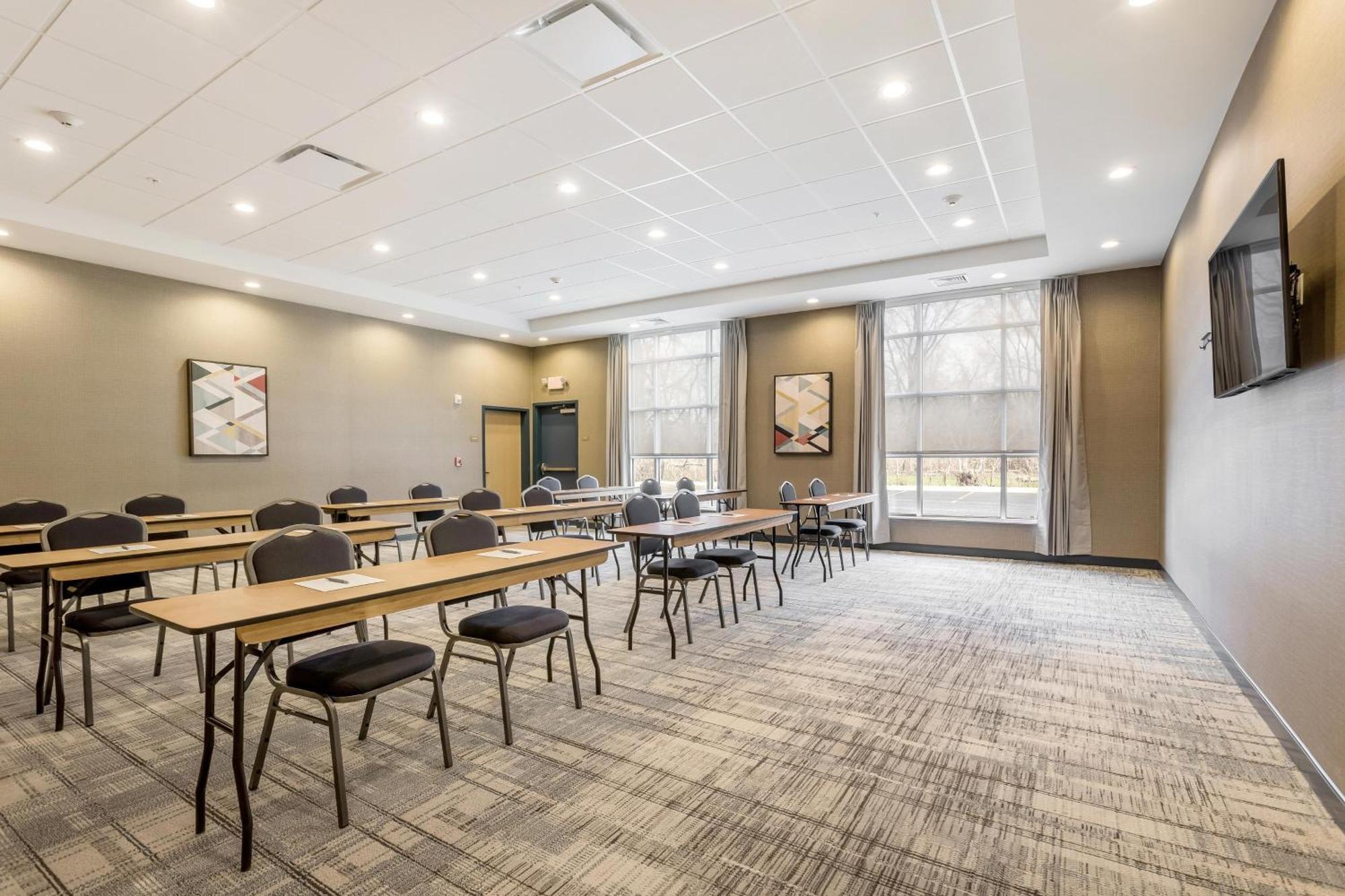 Four Points By Sheraton Elkhart Bagian luar foto
